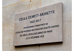 En l'honneur de Cécile DeWitt-Morette